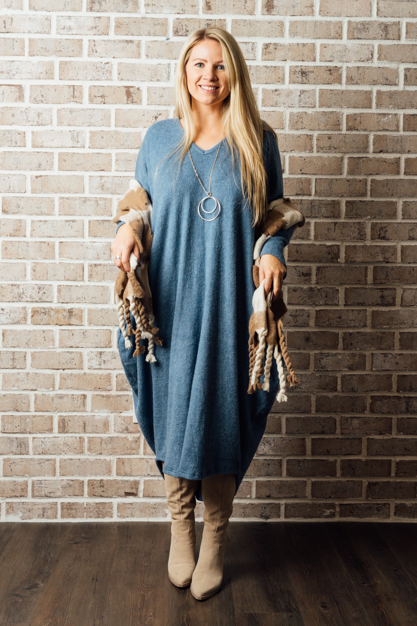 C/L VNECK SWEATER DRESS