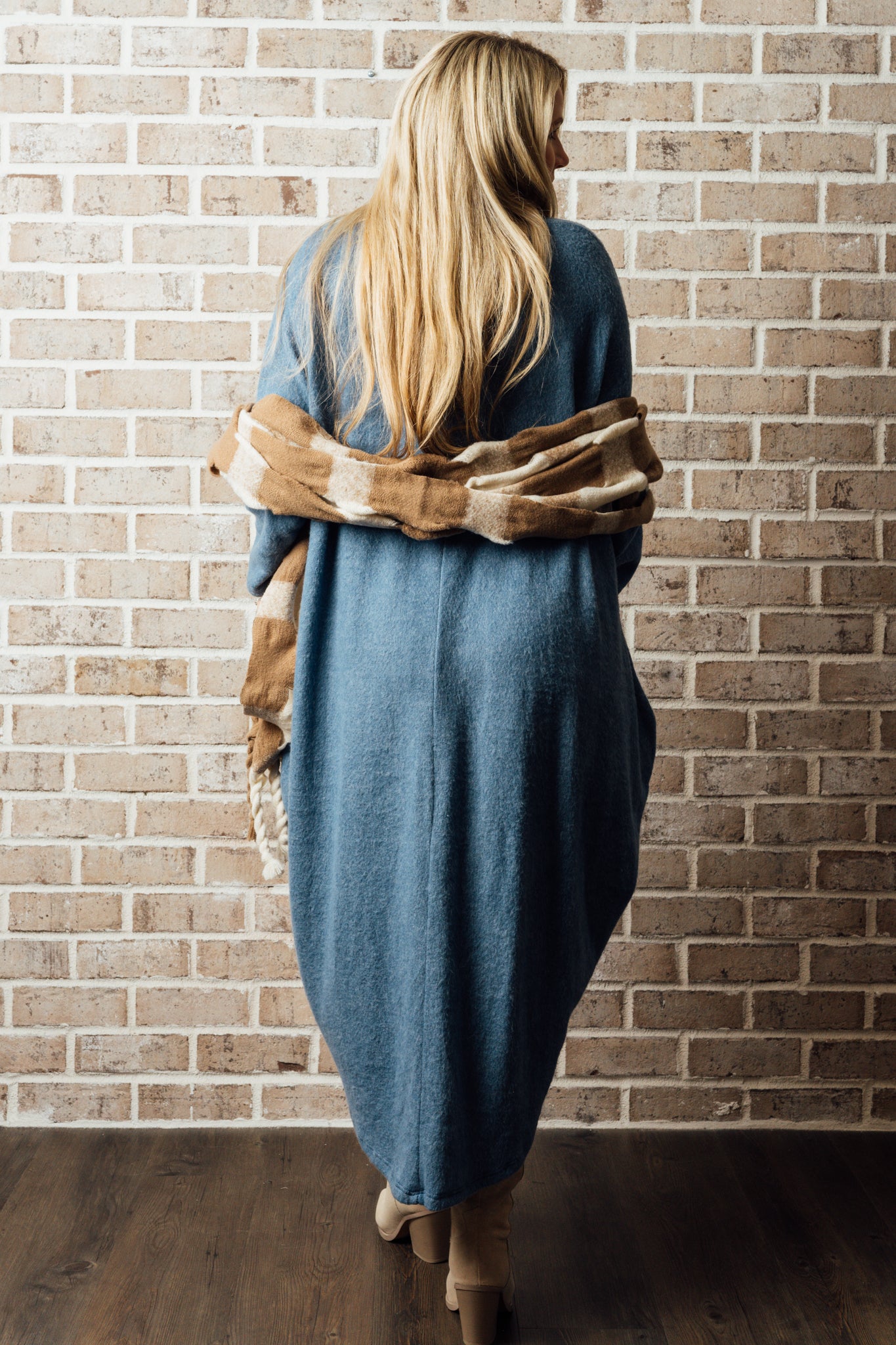 C/L VNECK SWEATER DRESS