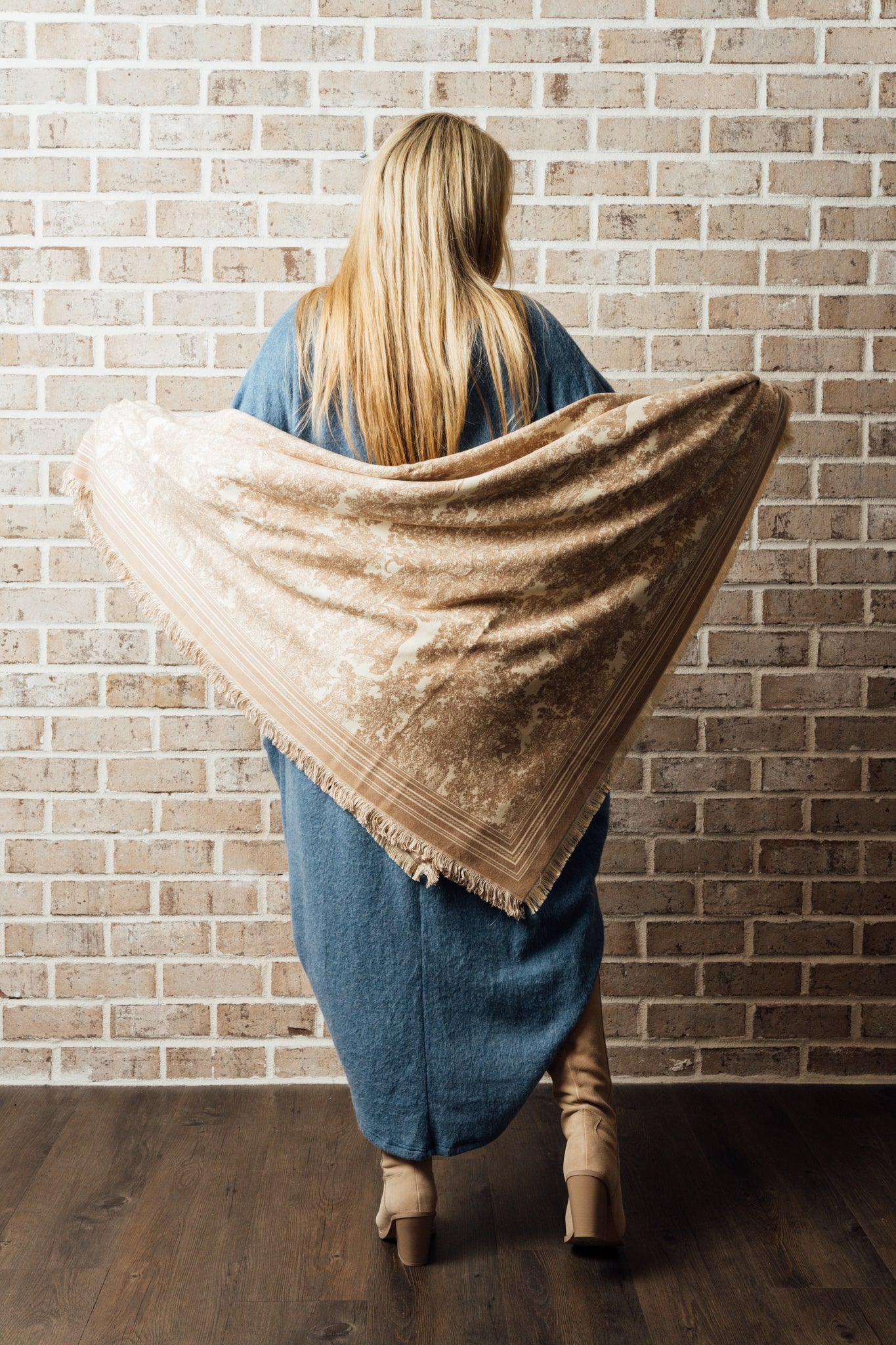 C/L PRINT WRAP SCARF