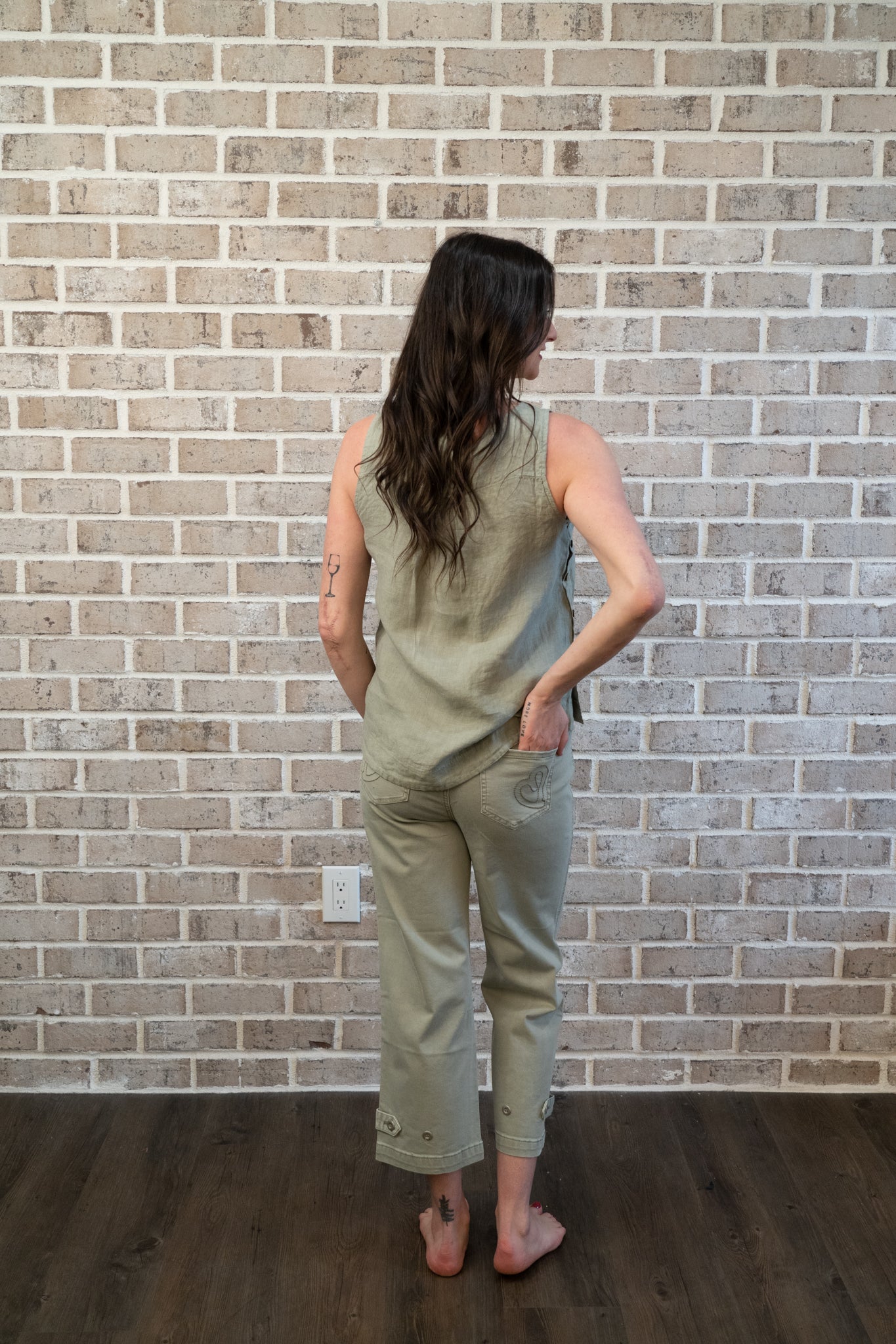 C/B BUTTON TANK