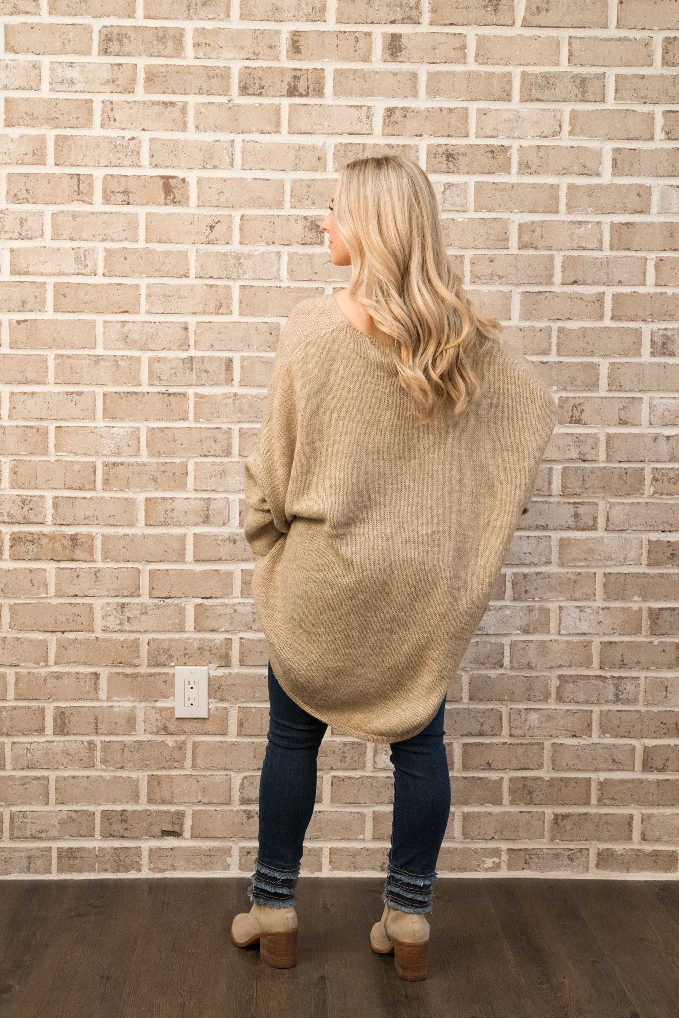 P/V HEART SWEATER