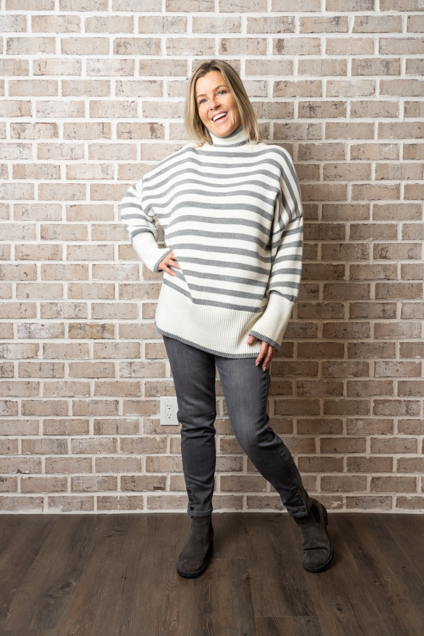 C/L STRIPE TURTLENECK SWEATER