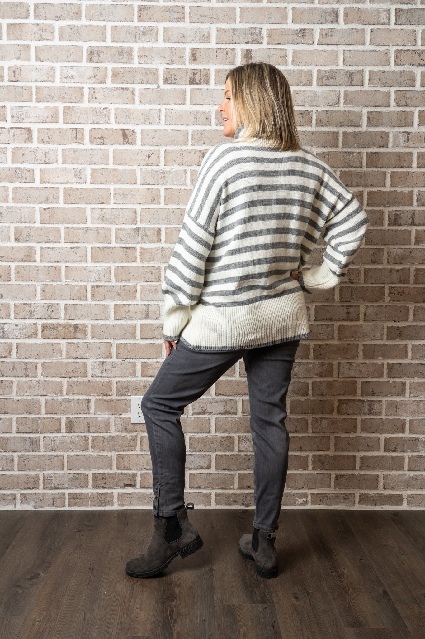 C/L STRIPE TURTLENECK SWEATER