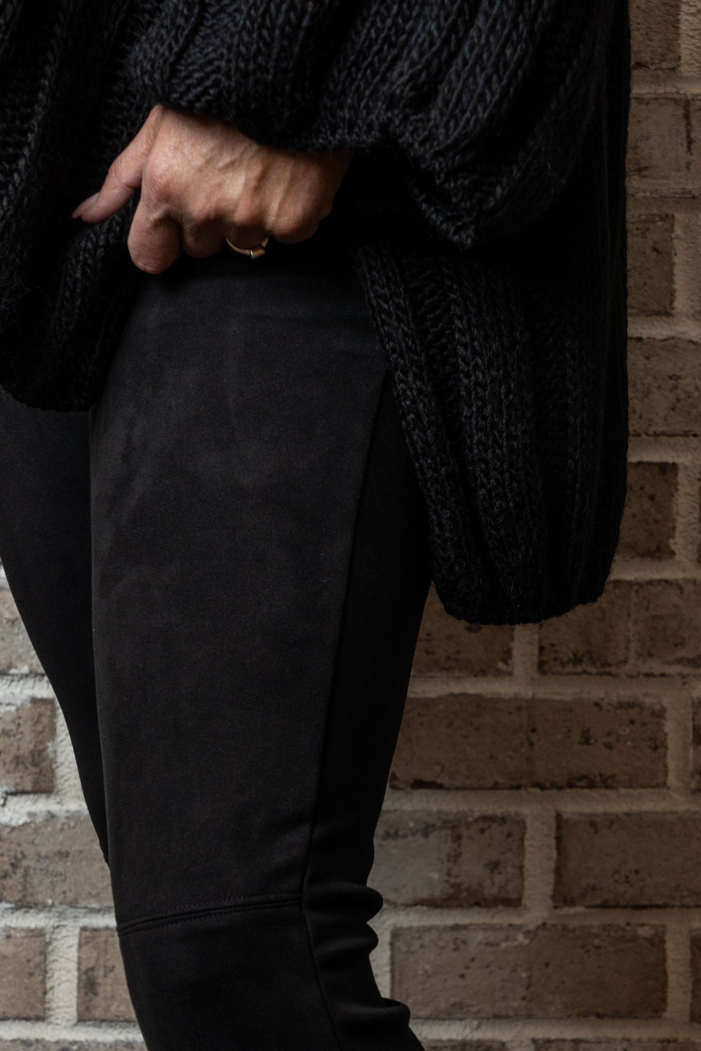 HUE MICRO SUEDE