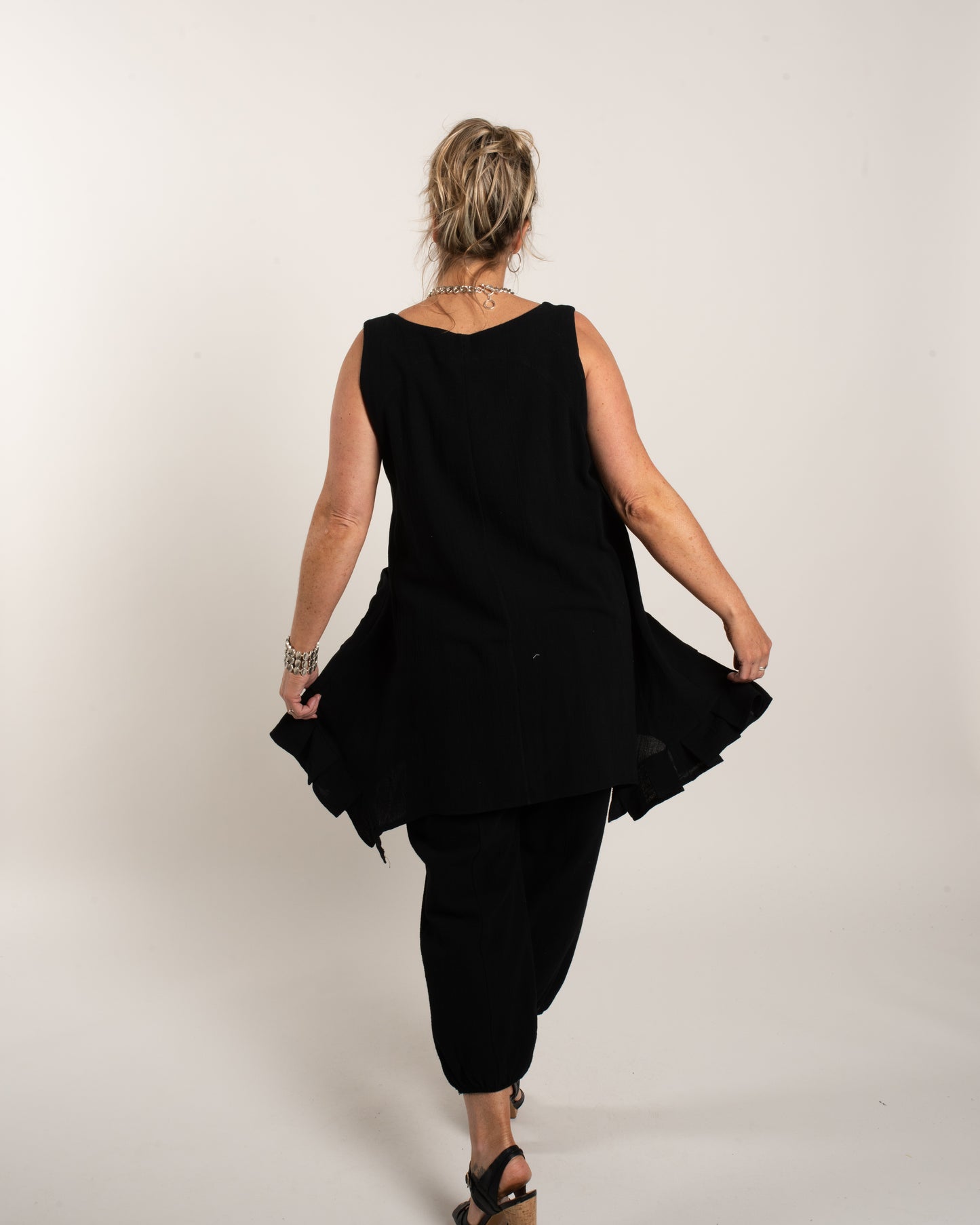 C/G ROSETTE TUNIC