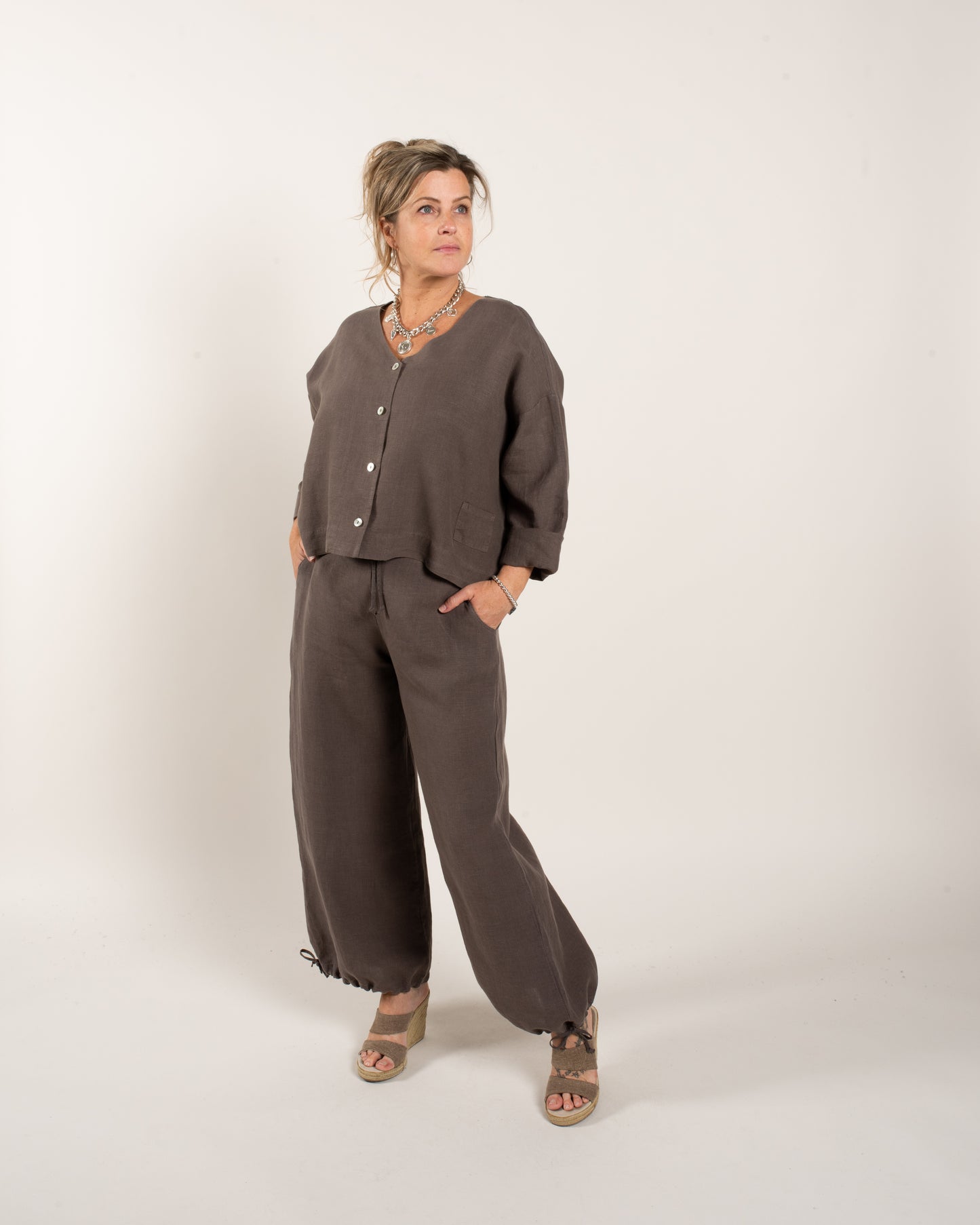BUTTON BACK CARDI