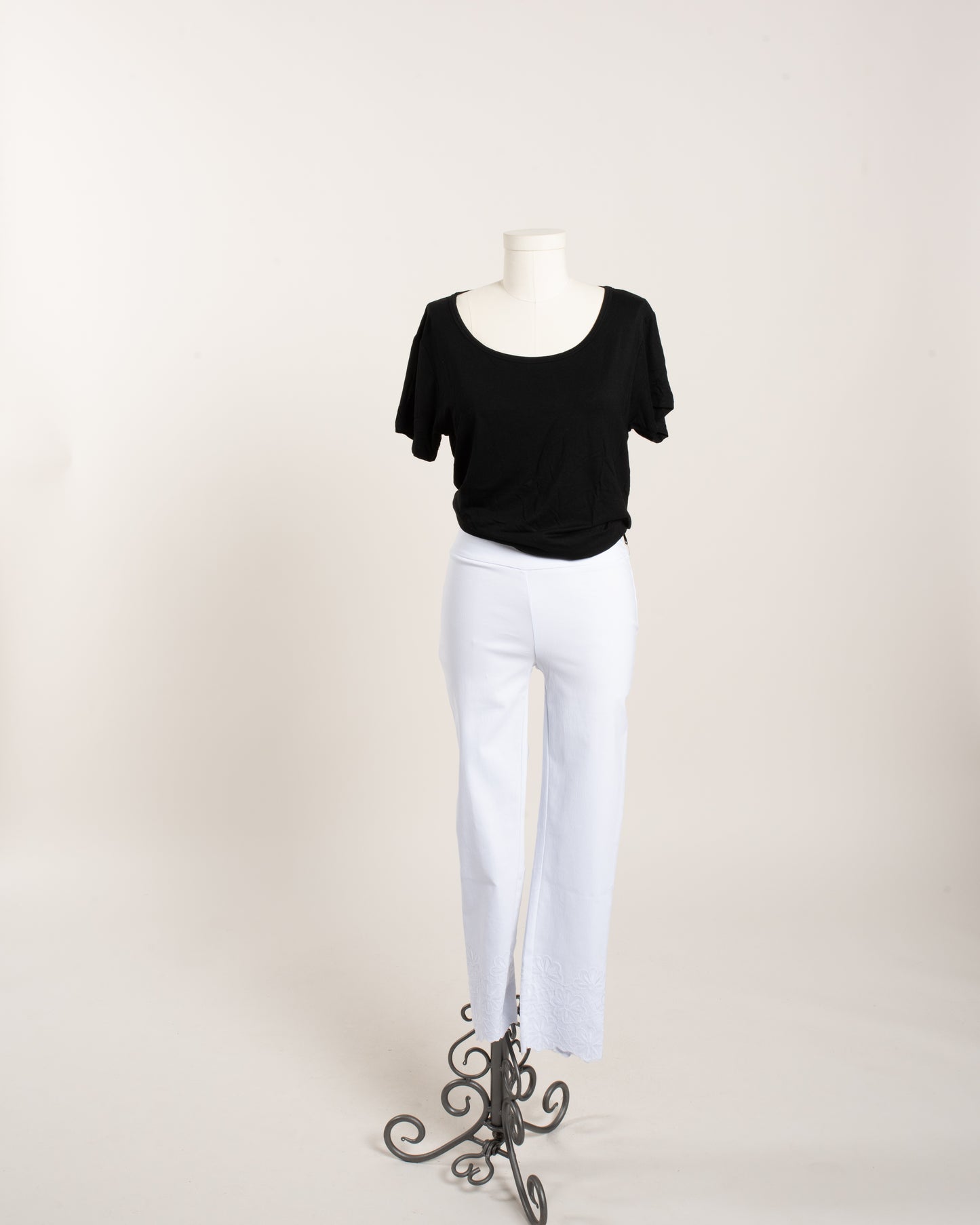 SCALLOPED PULL-ON