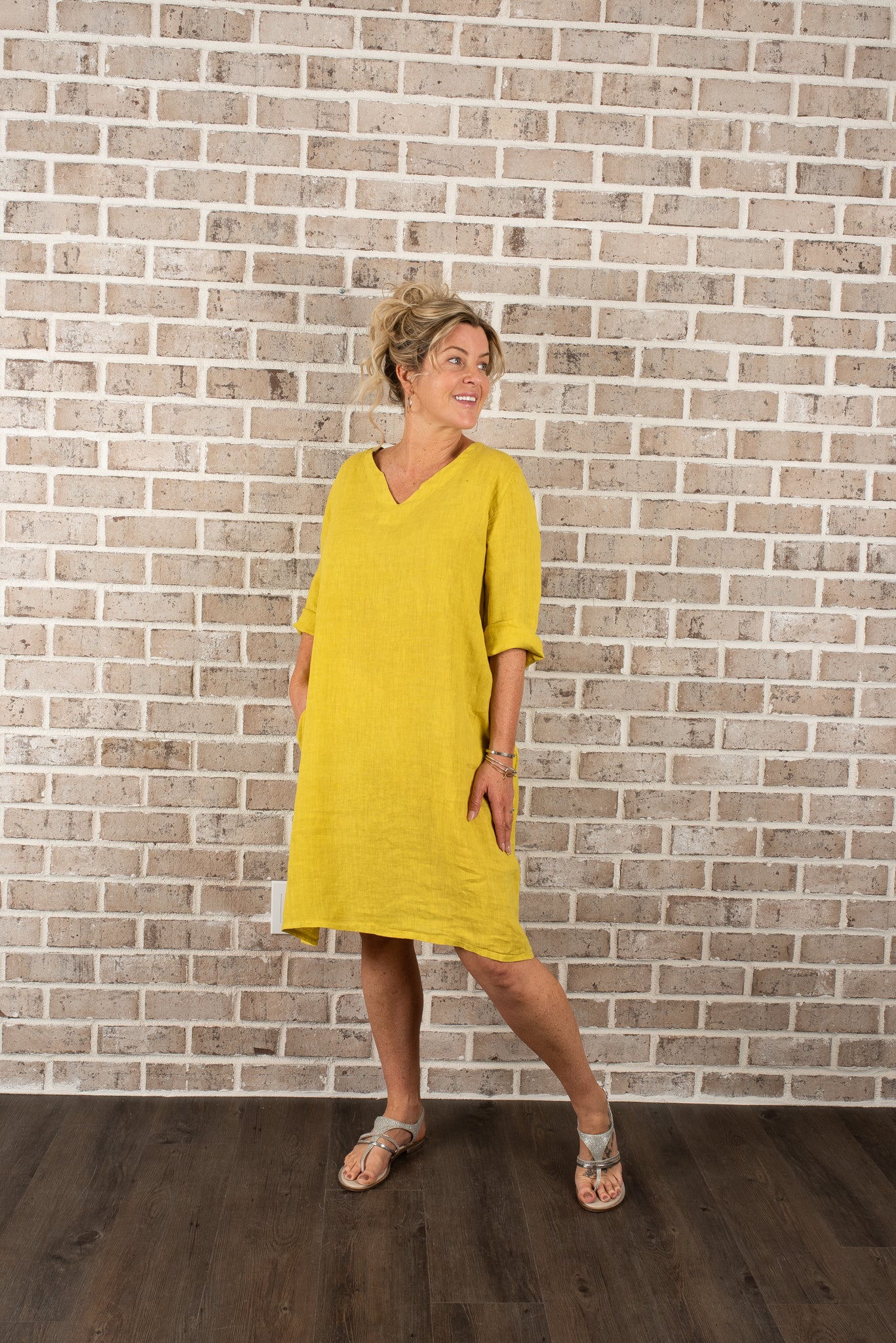 C/L V-DIP DRESS