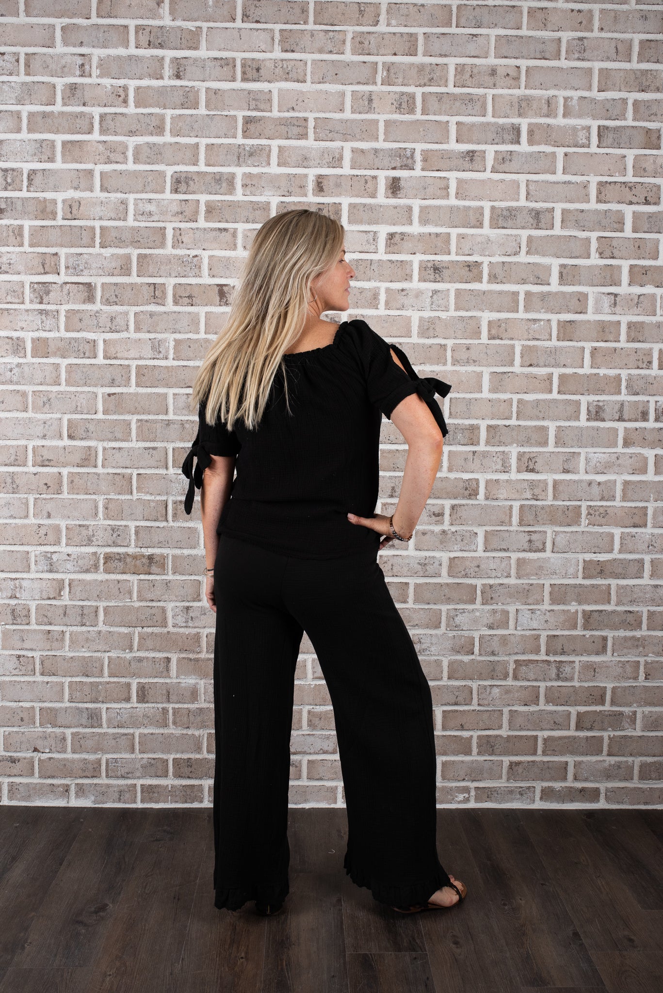 C/L BOW SLEEVE TOP