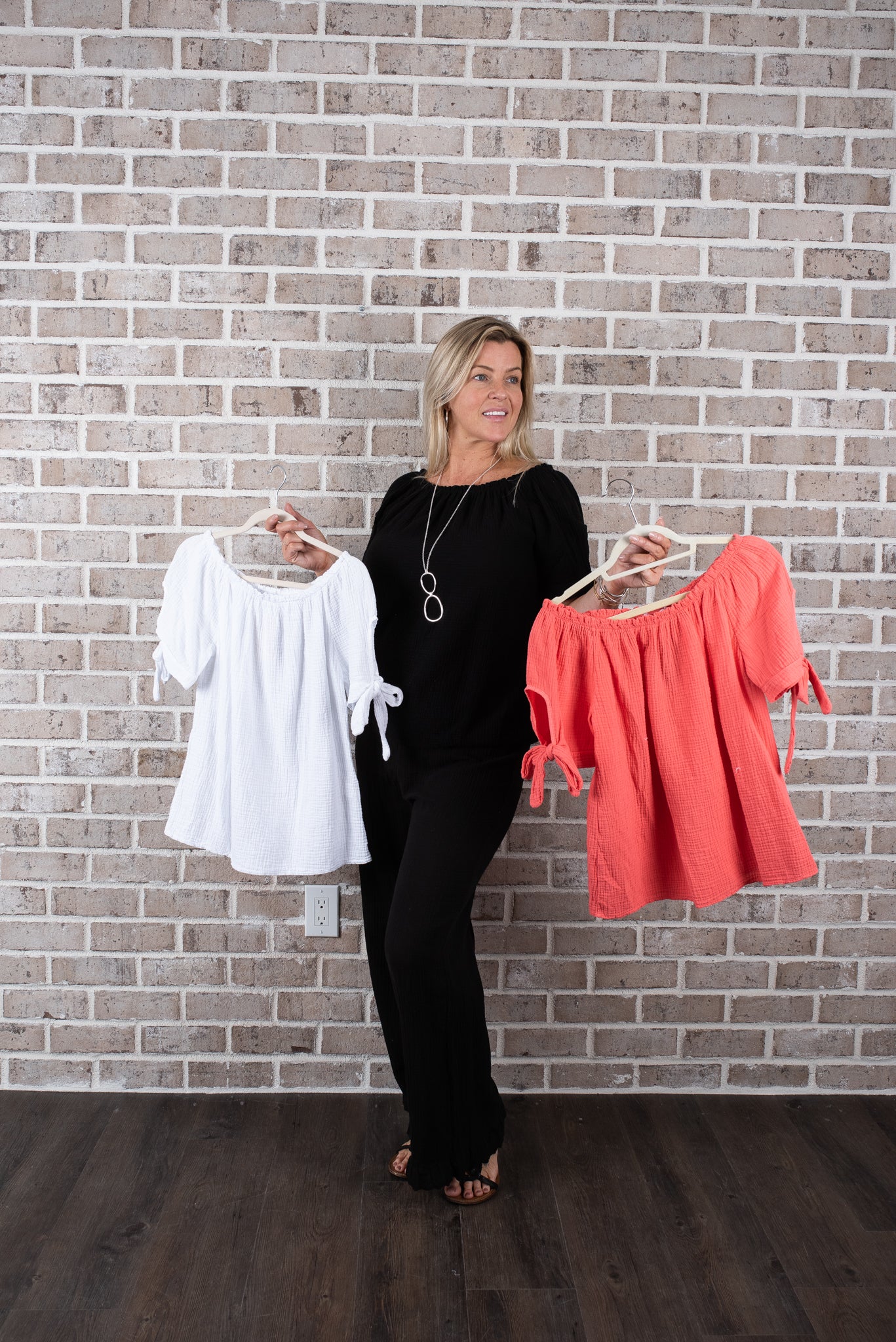 C/L BOW SLEEVE TOP